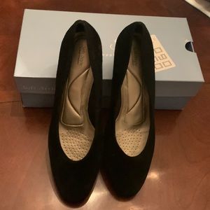 Soft Style by Hush Puppies. Leather suede black low heels. Women’s Size 9.5 W